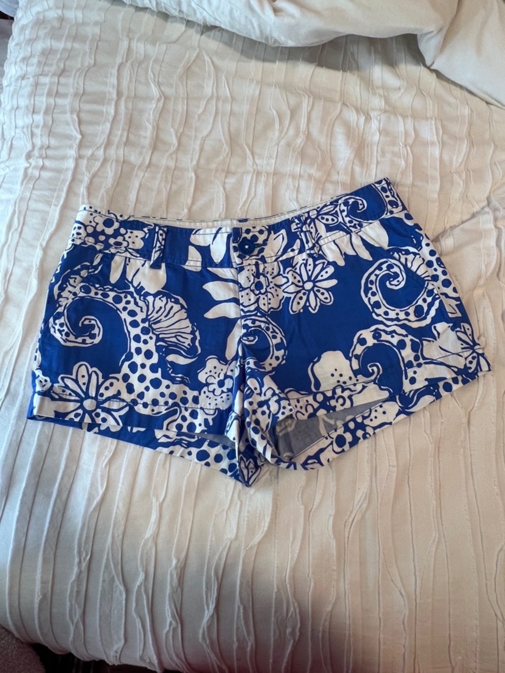 Lilly Pulitzer The Walsh Short in blue and white seahorse print size 4